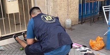 El joven de 22 años quedó bajo arresto frente a un edificio de Mendoza al 600.