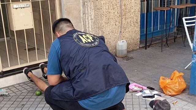 El joven de 22 años quedó bajo arresto frente a un edificio de Mendoza al 600.