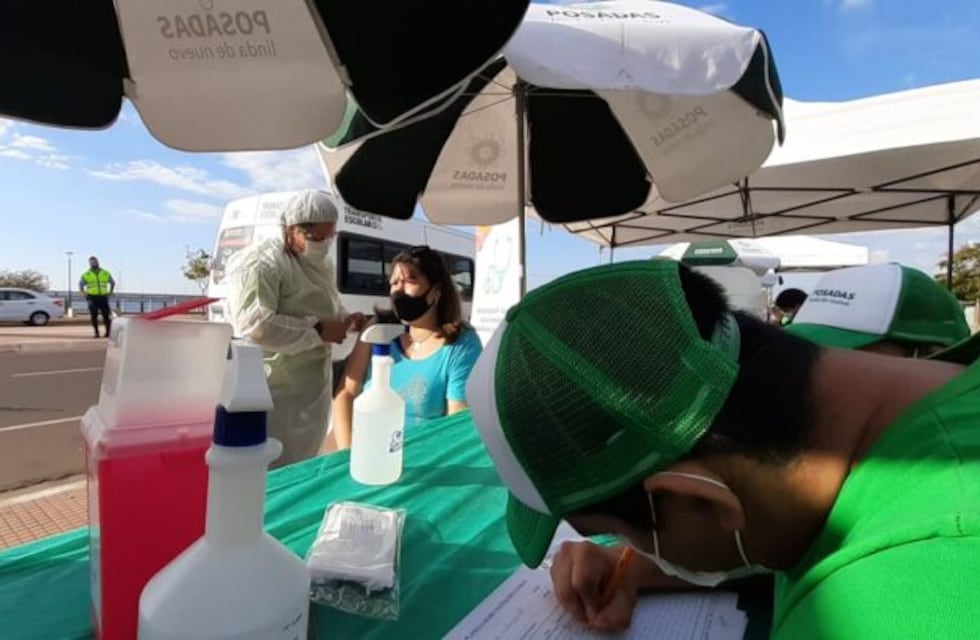 Hoy inició la segunda jornada de inoculación a los taxistas y se sumaron los transportistas escolares