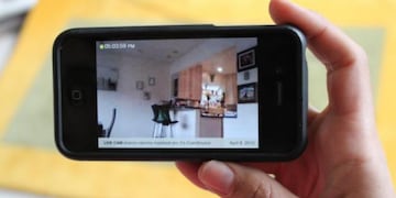 Un celular viejo se puede usar como cámara de seguridad en el hogar.