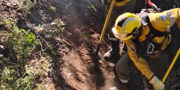 El equipo catamarqueño continúa su incansable labor para sofocar el incendio forestal en la provincia de Río Negro.