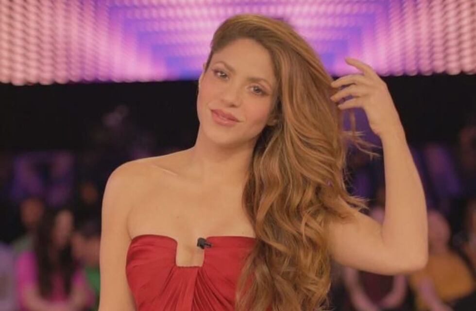 A puro brillo y transparencias, Shakira brilló en las redes