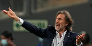 El Tigre Ricardo Gareca, campeón con Talleres en 1999. Un hincha más festejando el título ante River (AP Foto/Martín Mejía)