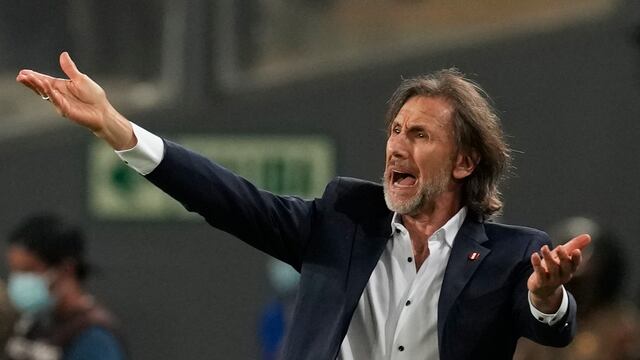 El Tigre Ricardo Gareca, campeón con Talleres en 1999. Un hincha más festejando el título ante River (AP Foto/Martín Mejía)