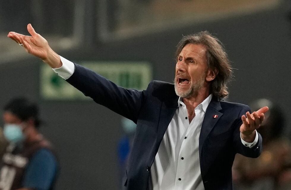 El Tigre Gareca y Talleres, de campeón a campeón y alegría extra para sus nietos