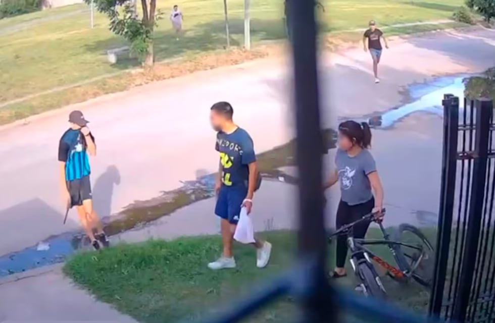 El video del violento asalto a una madre y su hijo en la puerta de su casa en Córdoba