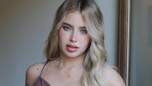 Con un look natural, Coti Romero deslumbró en minifalda y se llevó todos los piropos