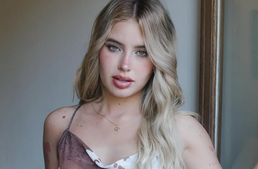 Con un look natural, Coti Romero deslumbró en minifalda y se llevó todos los piropos