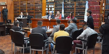 Este martes se reanuda el juicio por el femicidio de Iara Rueda, en San Salvador de Jujuy. La causa tiene tres acusados: Raúl Arnaldo Cachizumba, Mauricio Esteban Abad y un adolescente de 17 años.