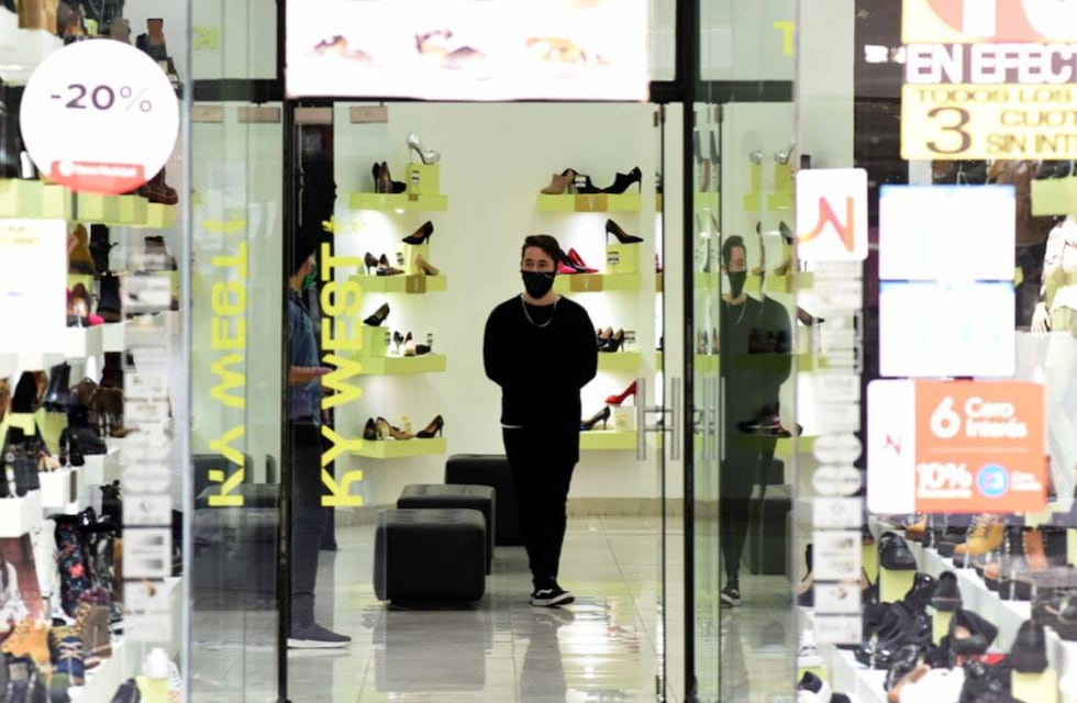 Ampliaron horario comercial en el centro y delinean plan para las Fiestas
