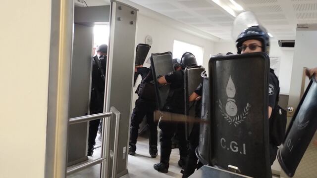 La policía montó un operativo preventivo en el acceso de pasaje Tarrico.