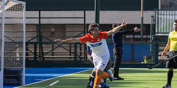 El puntaltense volvió a convertir y Bahía Blanca clasificó a semifinales. (Foto Asociación Bahiense de Hockey).