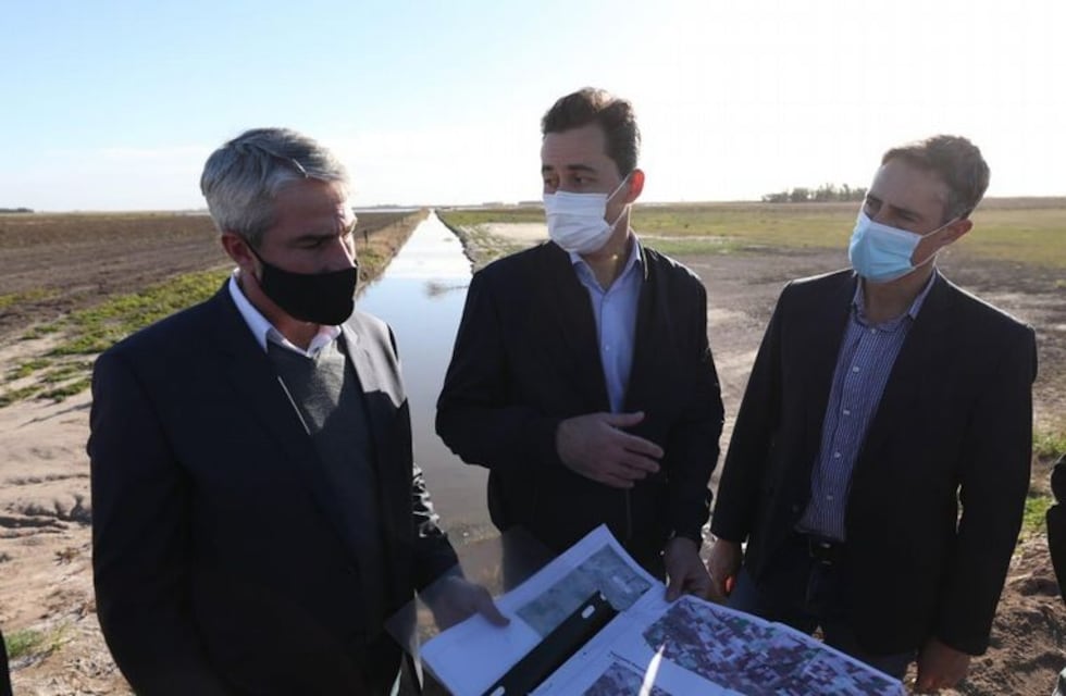 El vicegobernador Manuel Calvo inauguró obras hídricas en Calchín Oeste y zonas rurales