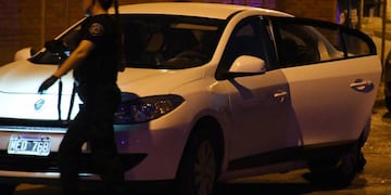 Las víctimas huyeron de Capuchinos al 1700 en un Renault Fluence.
