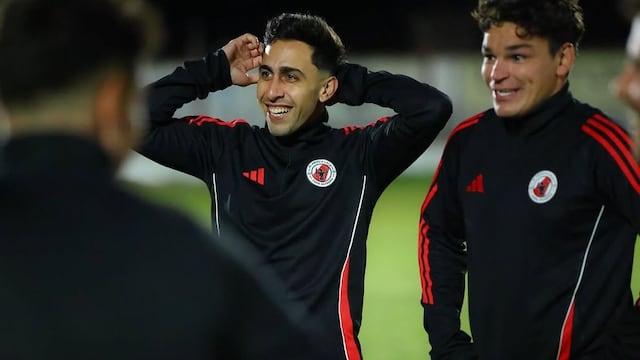 Matías Luque juega la Copa Potrero para el equipo de Julián Álvarez