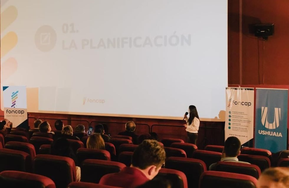 La Municipalidad de Ushuaia y FONCAP realizaron una charla sobre educación financiera