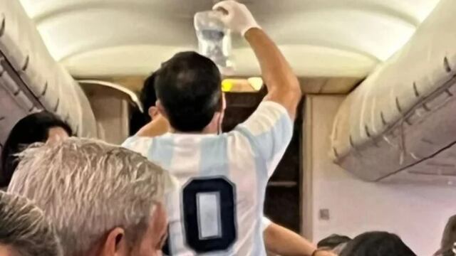 Un pasajero tuvo un infarto cuando viajaba en avión, y un médico misionero le salvó la vida.