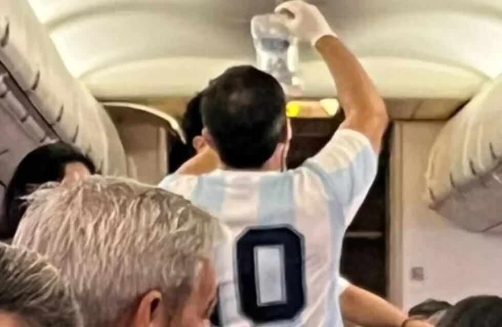 Un pasajero tuvo un infarto cuando viajaba en avión, y un médico misionero le salvó la vida