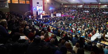 Comienza el ciclo de Escritores Primavera Planeta en Mendoza, en el estadio Vicente Polimeni.