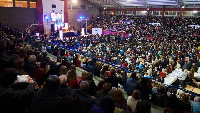 Comienza el ciclo de Escritores Primavera Planeta en Mendoza, en el estadio Vicente Polimeni.
