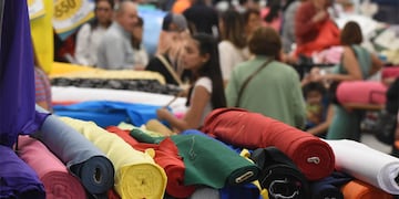 Buscan congelar precios con la industria textil.
