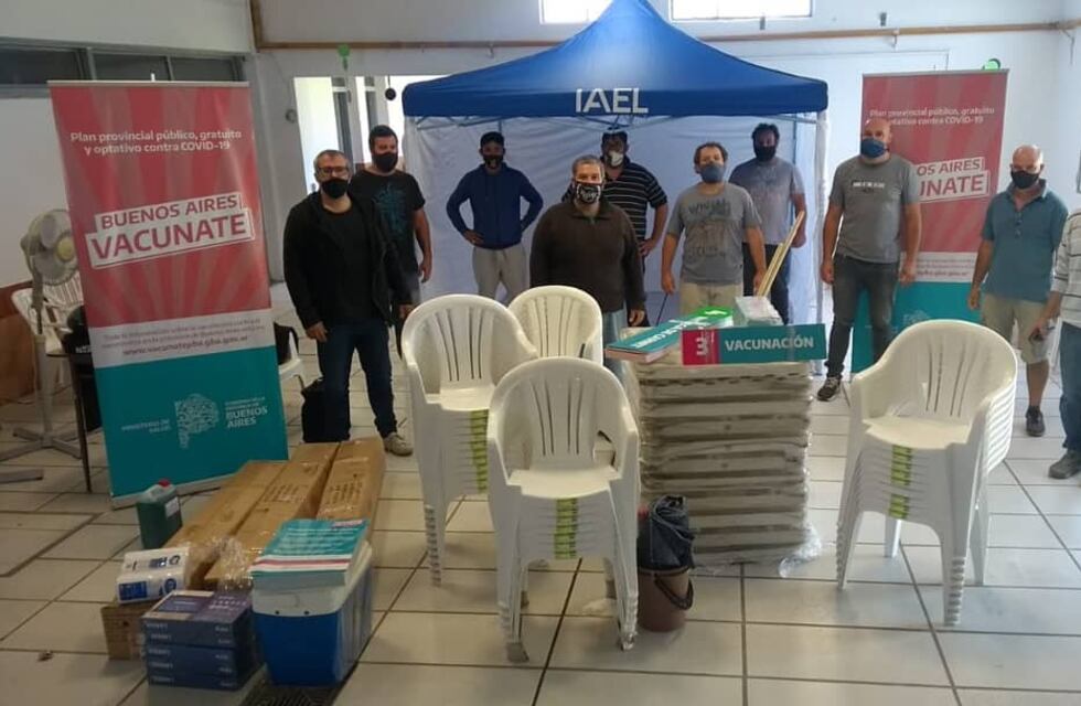 Vacunación en Azul: llegaron sillas, computadoras y un freezer para la Escuela 14