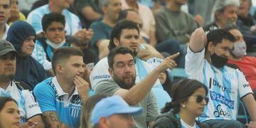 Los hinchas de Racing esperan con ansiedad el partido de este domingo. Si ganan, jugarán la final el 4 de noviembre (Foto: Javier Ferreyra).