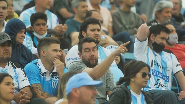 Los hinchas de Racing esperan con ansiedad el partido de este domingo. Si ganan, jugarán la final el 4 de noviembre (Foto: Javier Ferreyra).