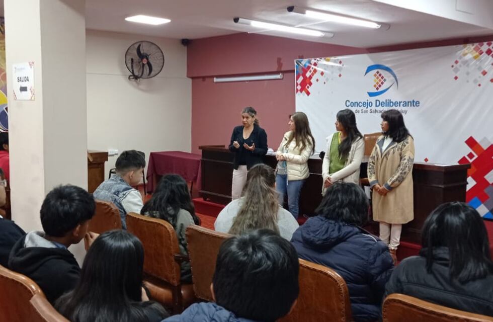 Funcionarias municipales dialogaron con estudiantes de la EET 1 de Jujuy