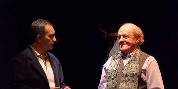 Miguel Jordán y Mariano Fernández regresan con felicidad este viernes a las 21 hs al escenario del teatro La Bancaria para dar vida a la conmovedora comedia dramática