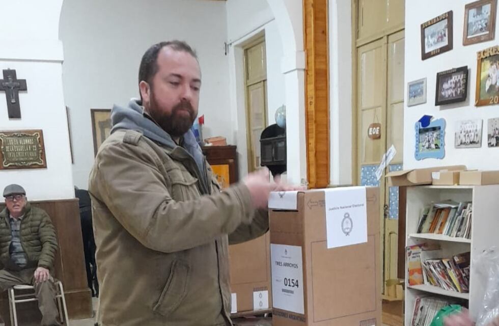 Elecciones 2023 en Tres Arroyos: Votó Mariano Hernández en Copetonas