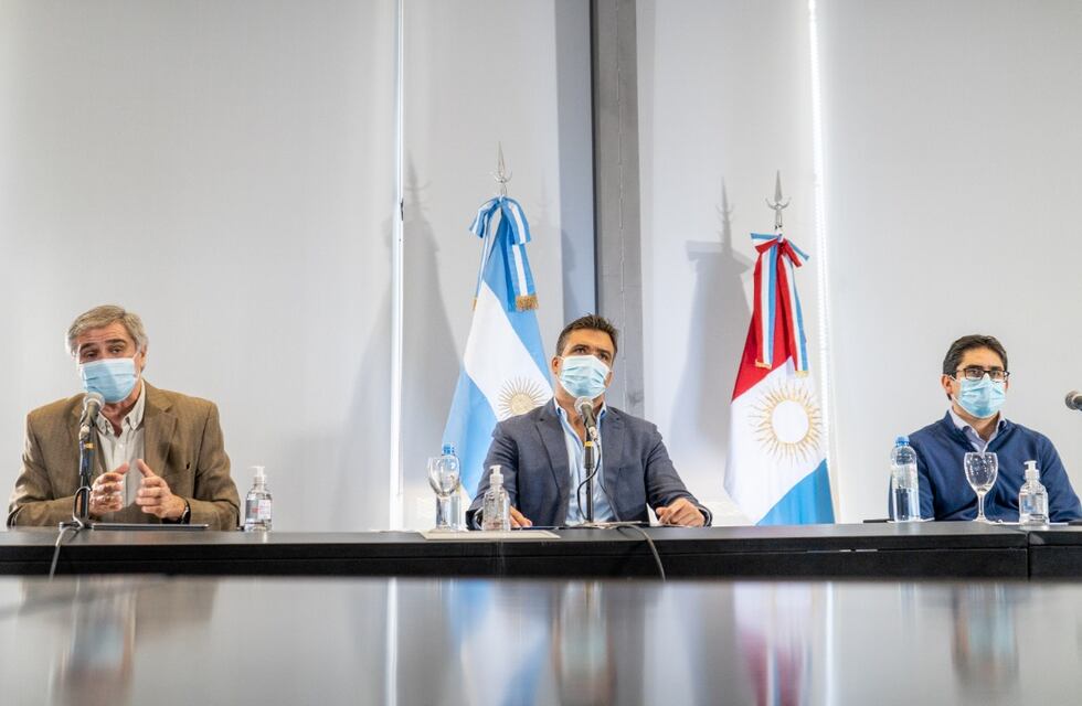 Futuras restricciones en Córdoba, presencialidad en las escuelas y el presente: la reunión provincial