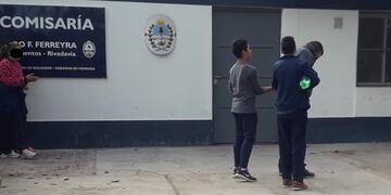 Luego del asalto a un policía y toda su familia en su casa se dio intervención la Subcomisaría Ferreyra, de Rivadavia. Foto: Captura internet.