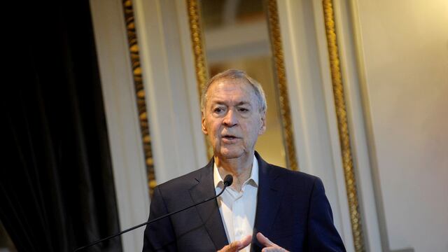 Juan Schiaretti y su equipo de ministros en la Fundación Mediterránea.
