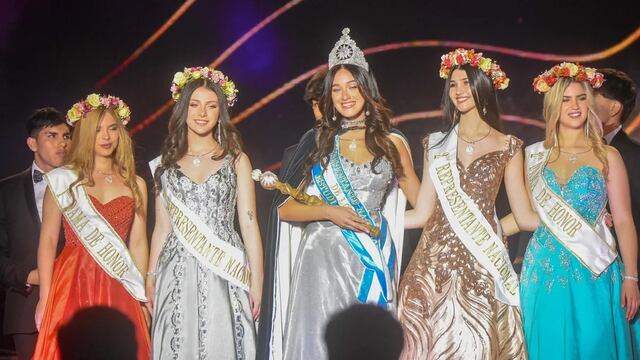 De izquierda a derecha, María Paz Jure, de Jujuy; María Belén Martínez Dan, de Salta; Josefina Astorga, de Tucumán; Valentina Falcón, de CABA; y Uma Torres Ratto, de Buenos Aires.