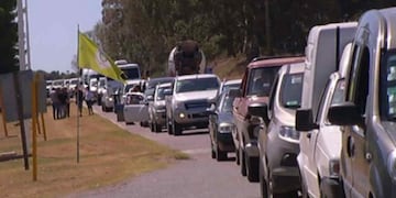 Contradicción. Pedimos más control, pero usamos la cuarentena para irnos de vacaciones, como sucedió con Monte Hermoso. (Gentileza La Nación)