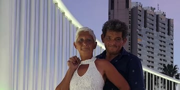 Euge Quevedo y la pareja de la peatonal en Córdoba.