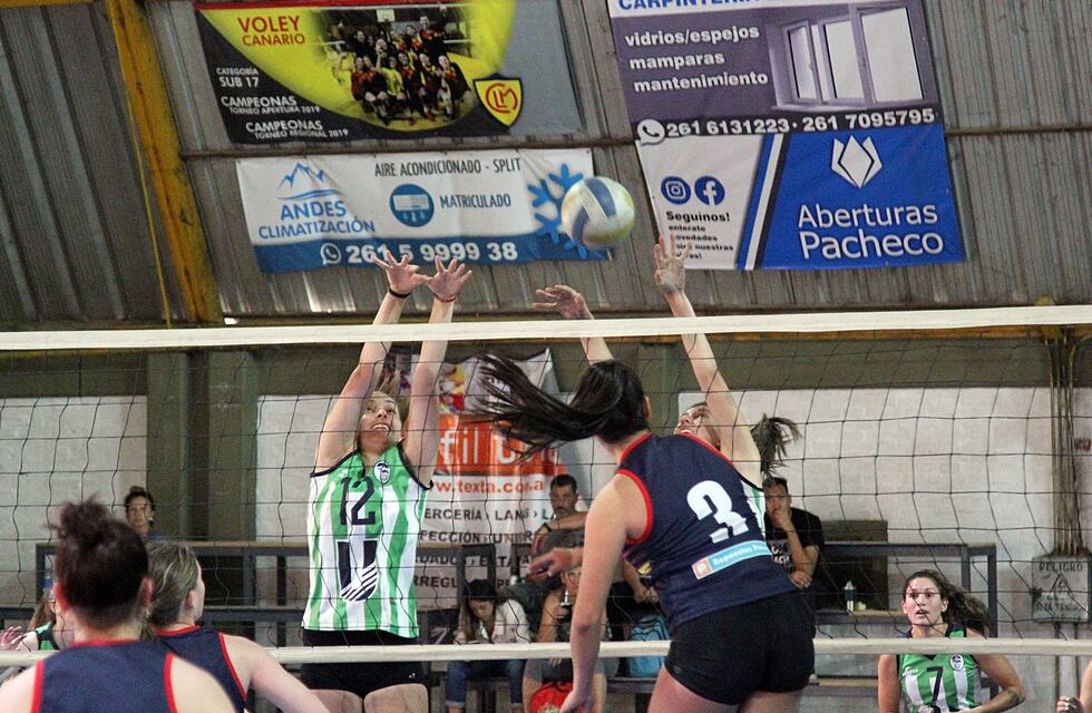 Vóley femenino A1: Leonardo Murialdo sorprendió a la UNCuyo y se metió en la semifinal del Clausura
