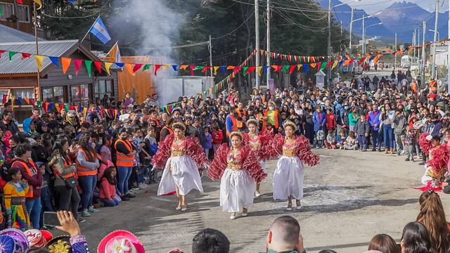 Ushuaia volvió a vivir el carnaval barrial tras la pandemia.