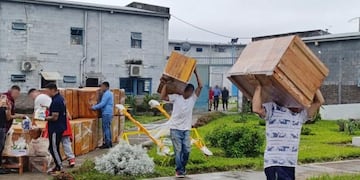 La producción incluyó dos subibajas, una calesita, golosinas y ropa, con participación de internos y apoyo institucional en la organización.