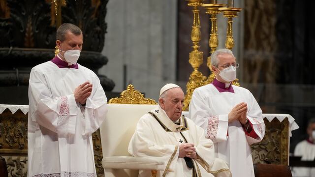 Un acuso de estafa denunció al papa Francisco por pagarle a una organización terrorista.