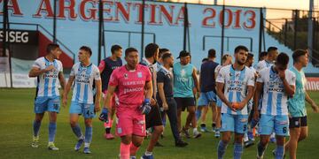 Tras la final, Racing va por la otra chance de ascenso y se medirá con Defensores de Villa Ramallo (Federico López Claro).