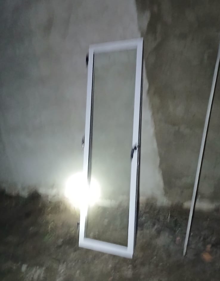 Quiso llevarse las aberturas de una casa en construcción y fue detenido
