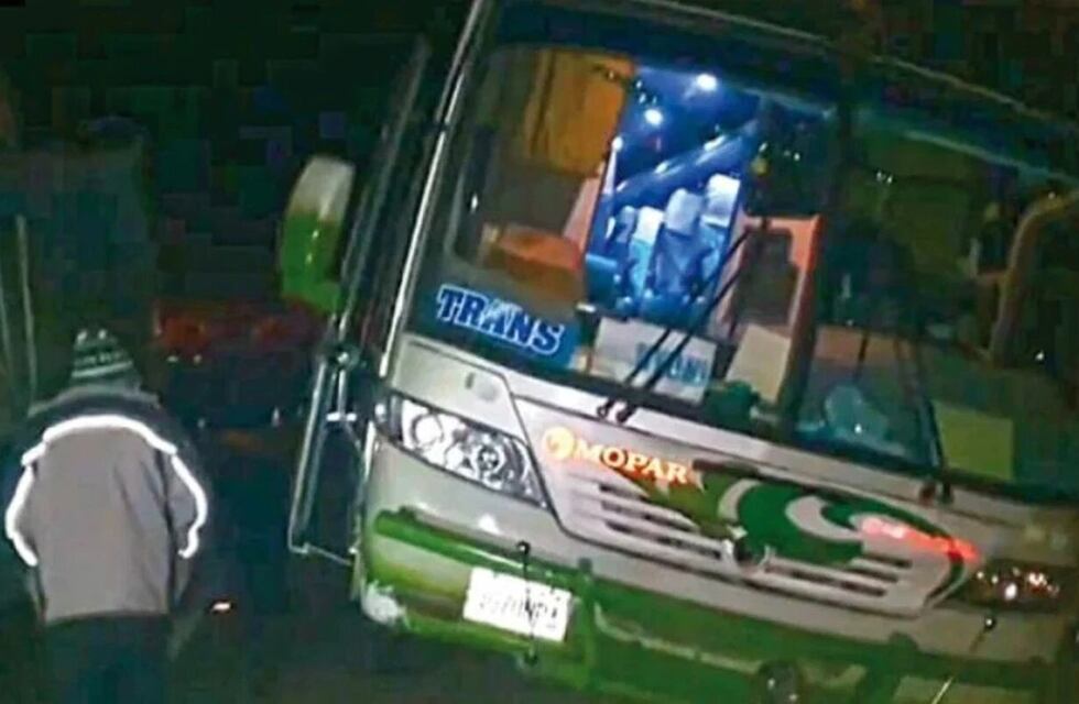 Tragedia en Bolivia: un micro atropelló y mató a cinco manifestantes que estaban cortando una ruta