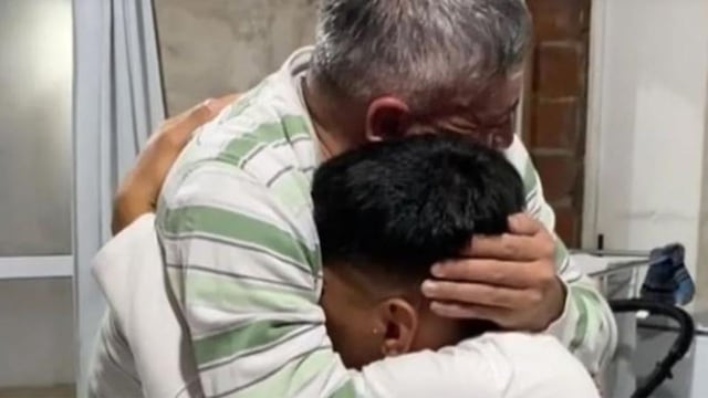 La conmovedora propuesta que un joven le hizo a su papá del corazón y emocionó a todos