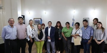 Medina Ruiz junto a representantes de refugios.