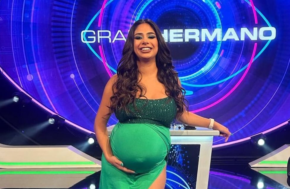 Daniela Celis sorprendió con el tamaño de su panza de embarazada a días del nacimiento de sus hijas