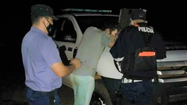 Cuando los efectivos llegaron al lugar, el motociclista se encontraba tirado en un barranco.