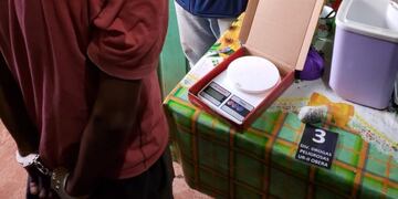 Detienen en Oberá a un joven por presunta venta de estupefacientes.