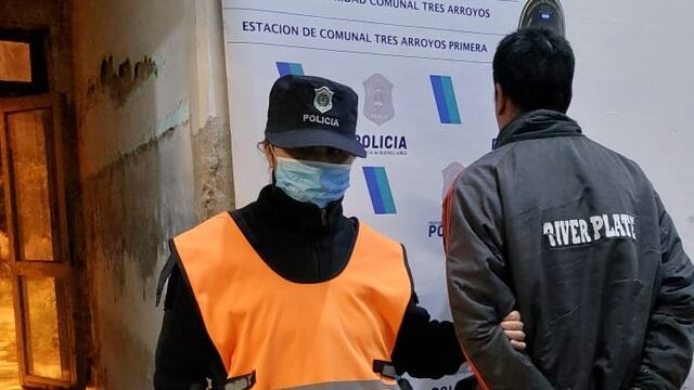 Un detenido al ser descubierto robando en una casa por su propietario